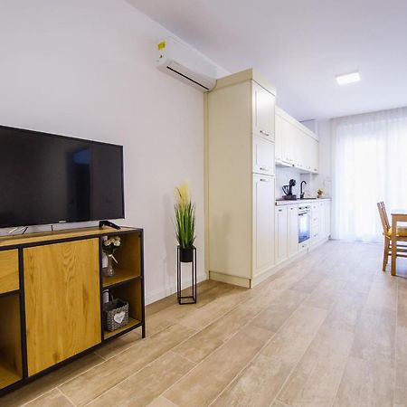 Lovely Home At West Residence Oradea Exterior photo