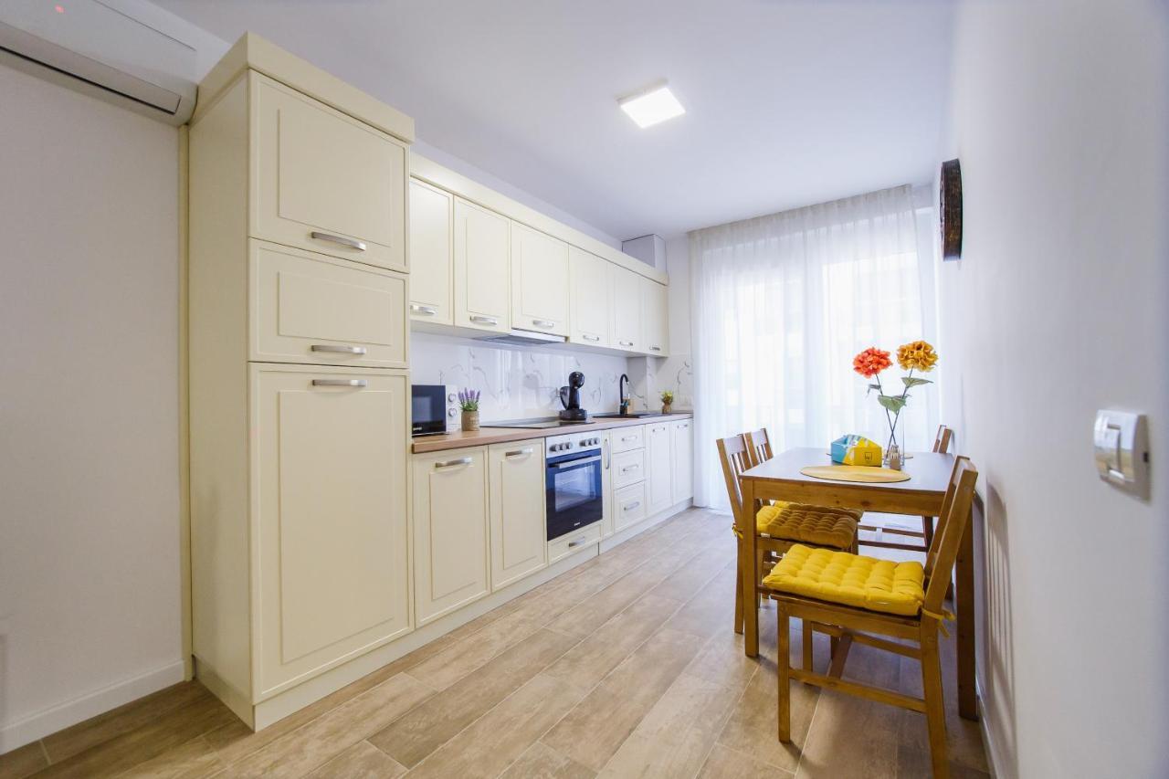 Lovely Home At West Residence Oradea Exterior photo
