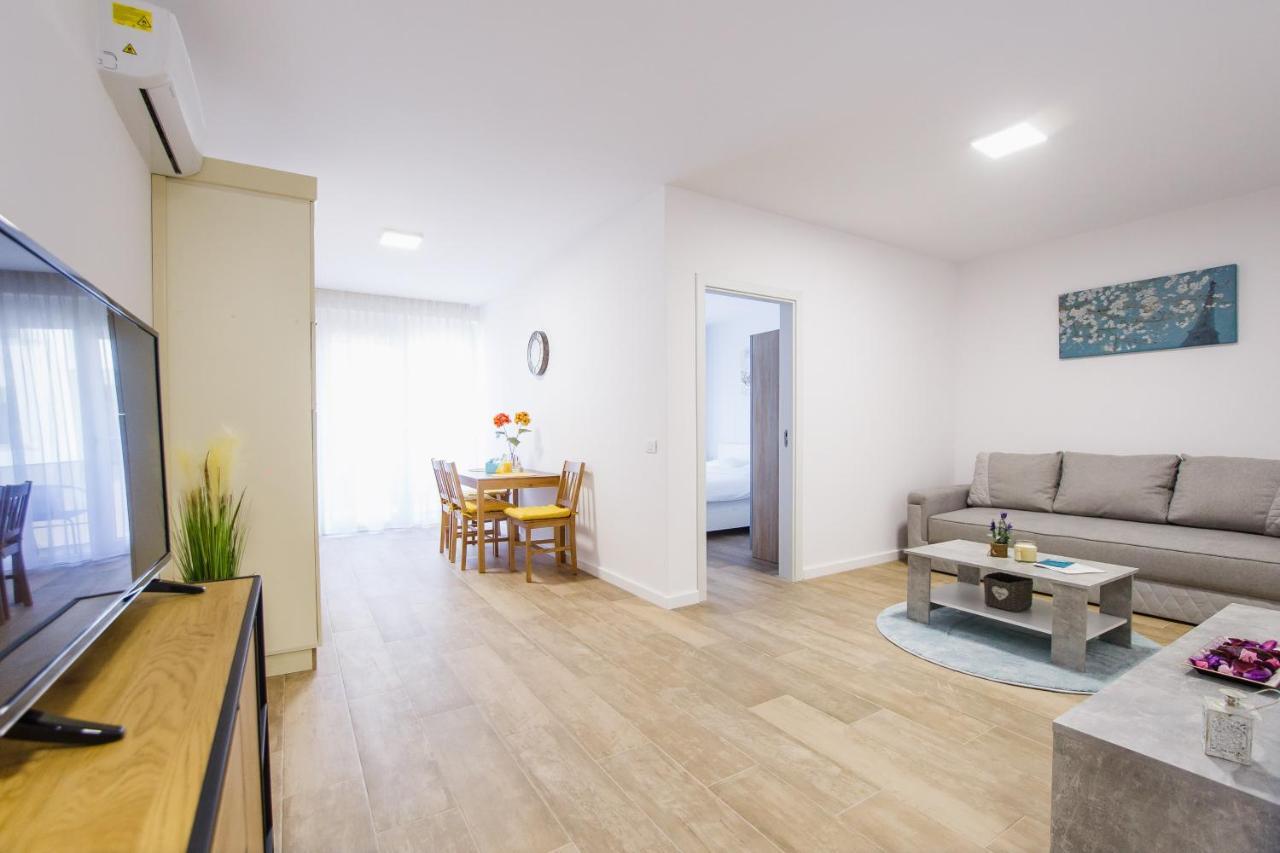 Lovely Home At West Residence Oradea Exterior photo