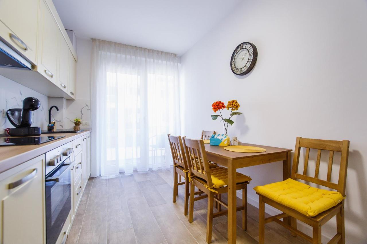 Lovely Home At West Residence Oradea Exterior photo