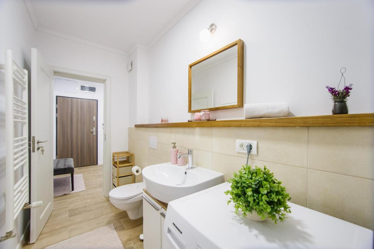 Lovely Home At West Residence Oradea Exterior photo