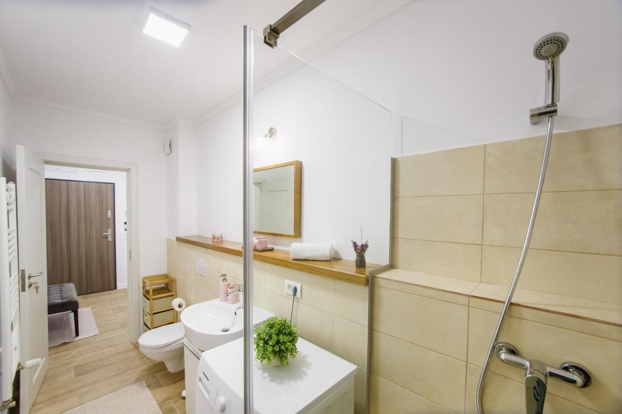 Lovely Home At West Residence Oradea Exterior photo