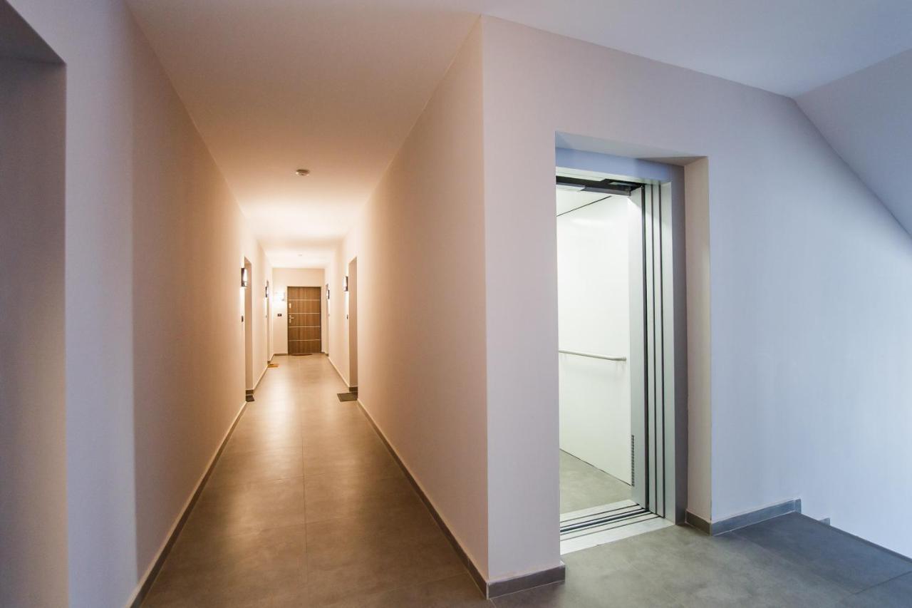 Lovely Home At West Residence Oradea Exterior photo